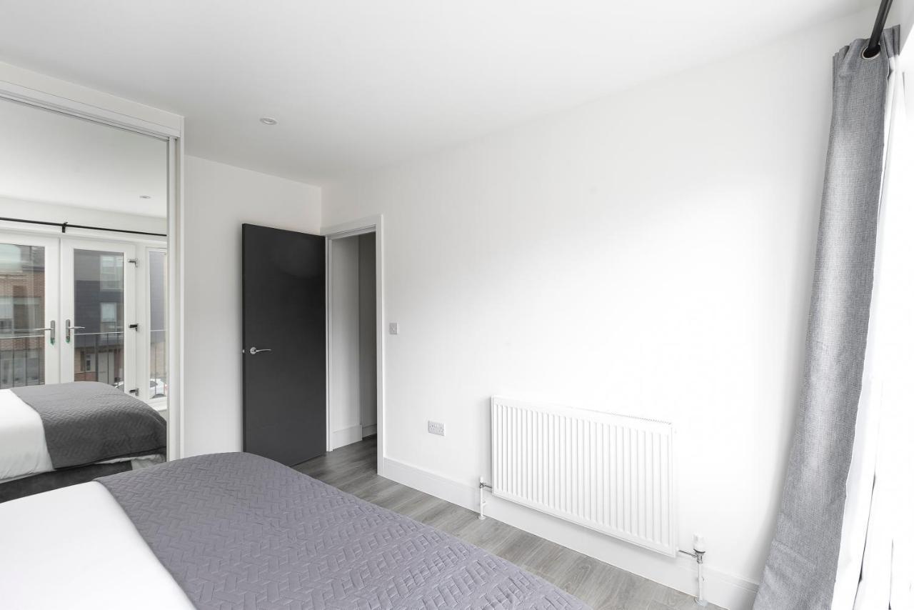 Skyvillion - London Enfield Chase Apartments With Parking & Wifi מראה חיצוני תמונה