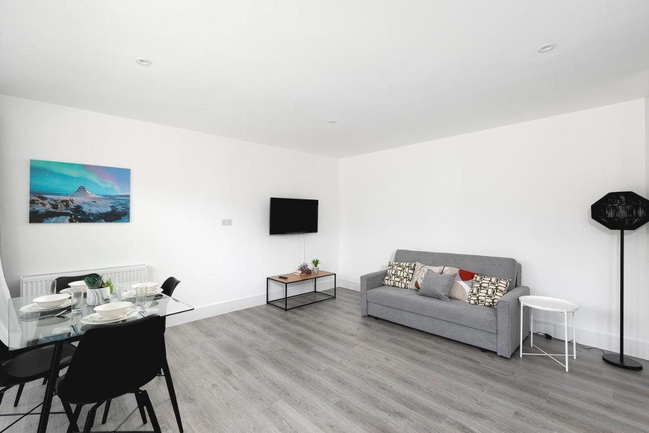 Skyvillion - London Enfield Chase Apartments With Parking & Wifi מראה חיצוני תמונה