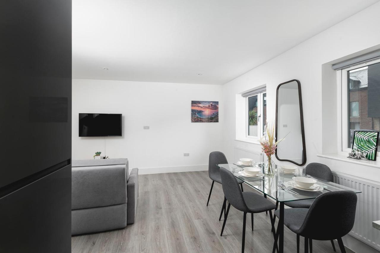 Skyvillion - London Enfield Chase Apartments With Parking & Wifi מראה חיצוני תמונה