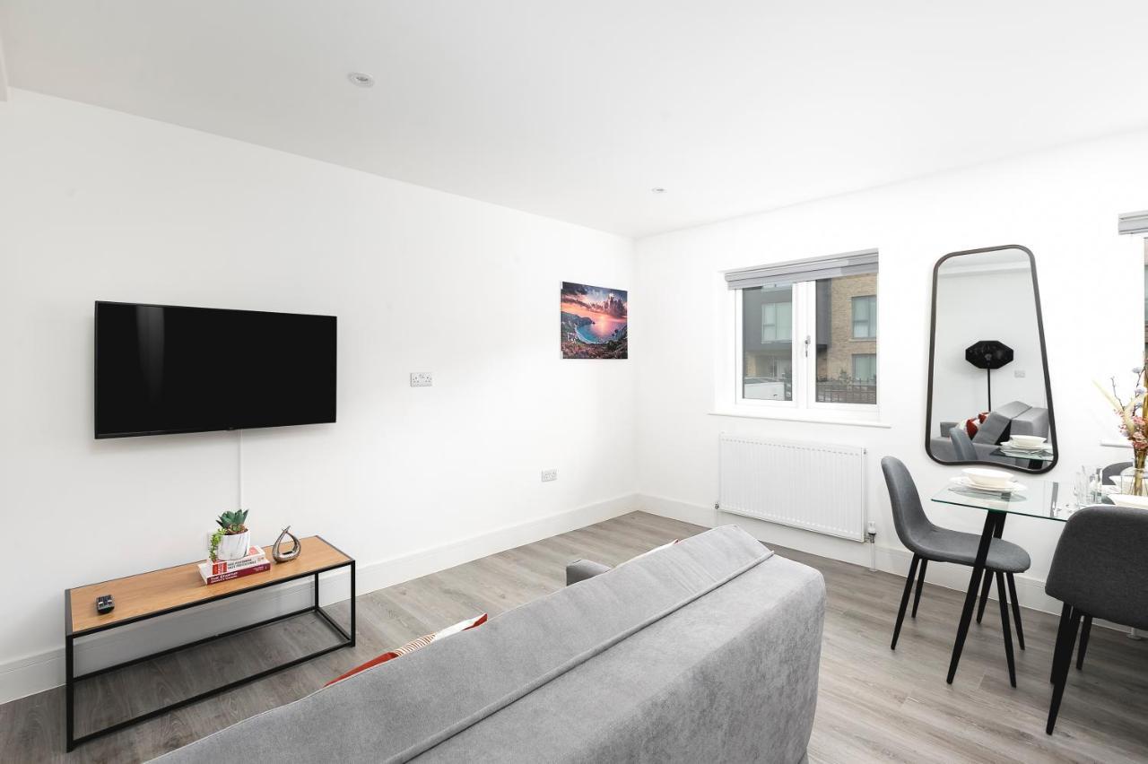 Skyvillion - London Enfield Chase Apartments With Parking & Wifi מראה חיצוני תמונה