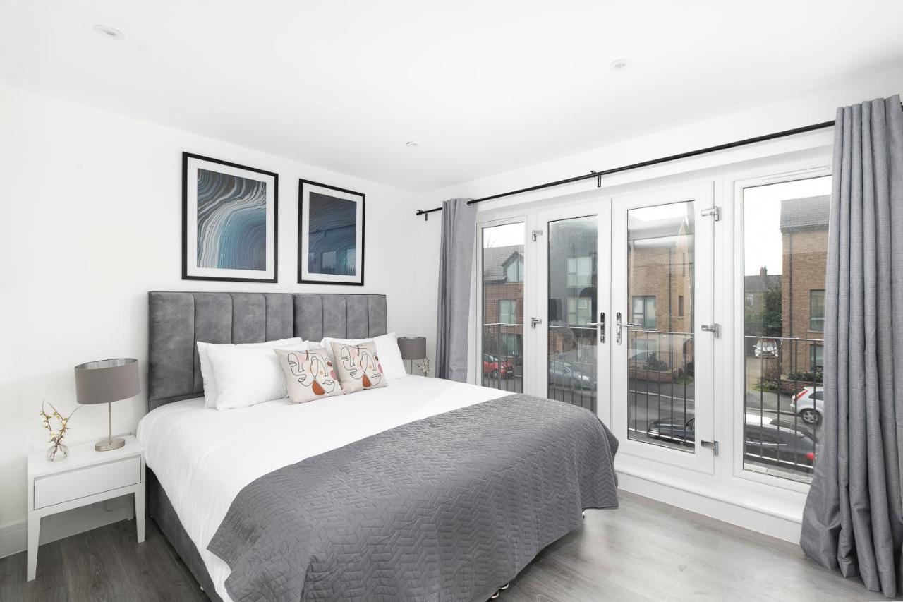 Skyvillion - London Enfield Chase Apartments With Parking & Wifi מראה חיצוני תמונה
