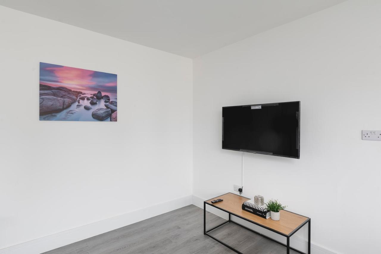 Skyvillion - London Enfield Chase Apartments With Parking & Wifi מראה חיצוני תמונה