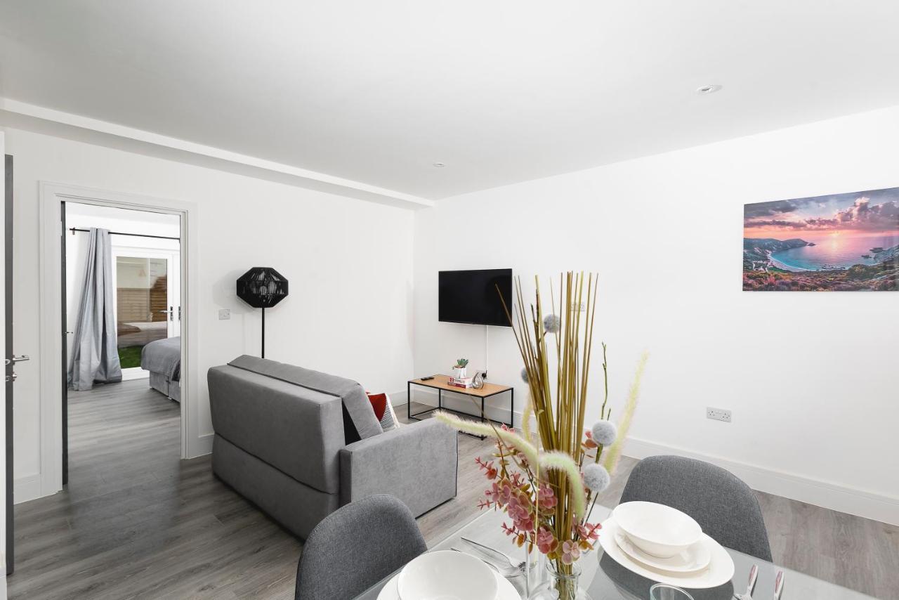 Skyvillion - London Enfield Chase Apartments With Parking & Wifi מראה חיצוני תמונה