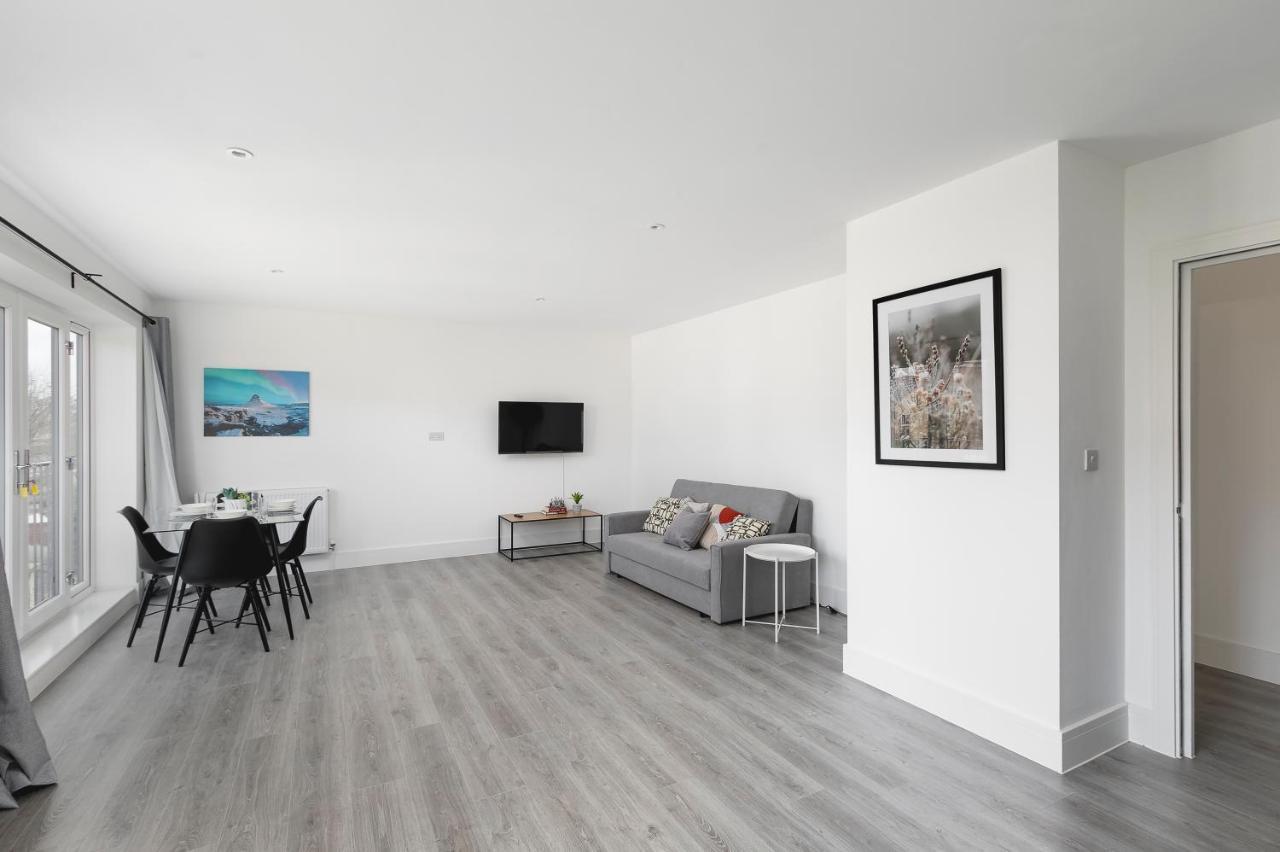 Skyvillion - London Enfield Chase Apartments With Parking & Wifi מראה חיצוני תמונה
