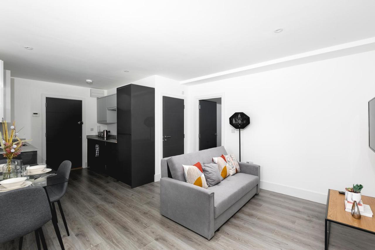 Skyvillion - London Enfield Chase Apartments With Parking & Wifi מראה חיצוני תמונה