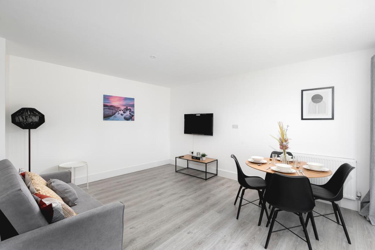 Skyvillion - London Enfield Chase Apartments With Parking & Wifi מראה חיצוני תמונה