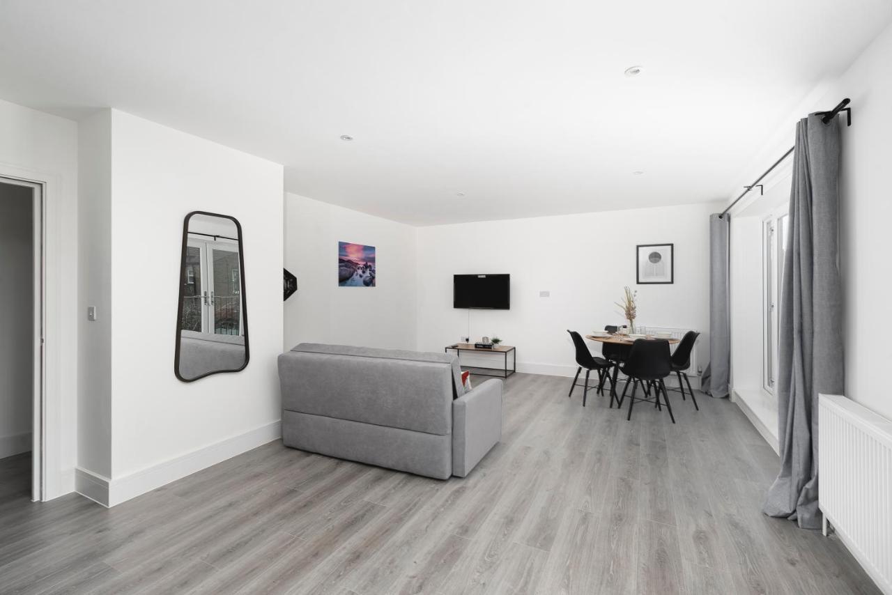 Skyvillion - London Enfield Chase Apartments With Parking & Wifi מראה חיצוני תמונה