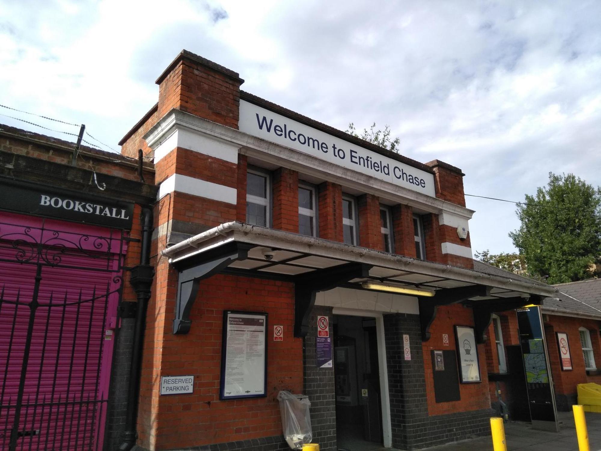 Skyvillion - London Enfield Chase Apartments With Parking & Wifi מראה חיצוני תמונה